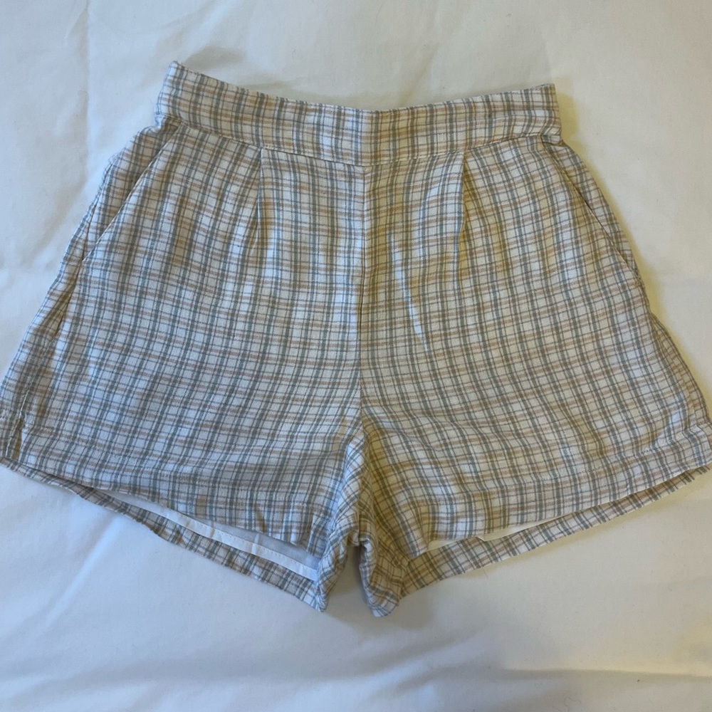 Abercrombie plaid high-waisted shorts